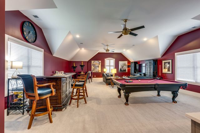 1012 Keeneland Dr, Gallatin, TN 37066