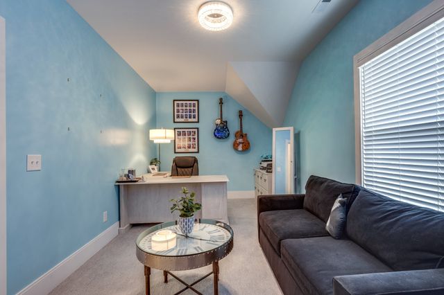 1012 Keeneland Dr, Gallatin, TN 37066