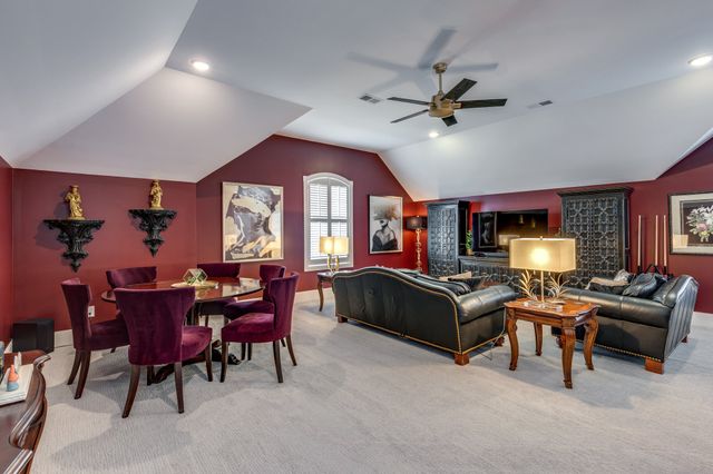 1012 Keeneland Dr, Gallatin, TN 37066