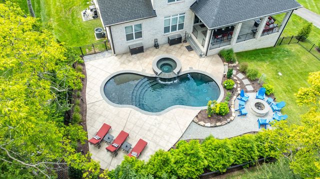 1012 Keeneland Dr, Gallatin, TN 37066