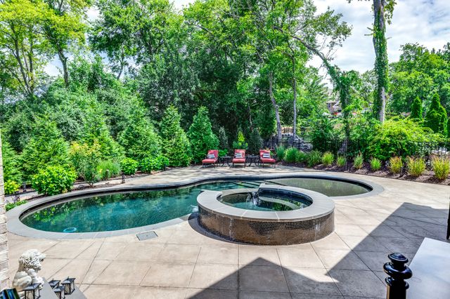 1012 Keeneland Dr, Gallatin, TN 37066