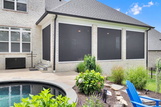 1012 Keeneland Dr, Gallatin, TN 37066