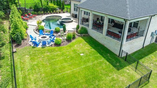 1012 Keeneland Dr, Gallatin, TN 37066