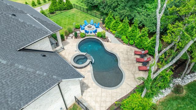 1012 Keeneland Dr, Gallatin, TN 37066