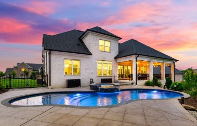 1012 Keeneland Dr, Gallatin, TN 37066