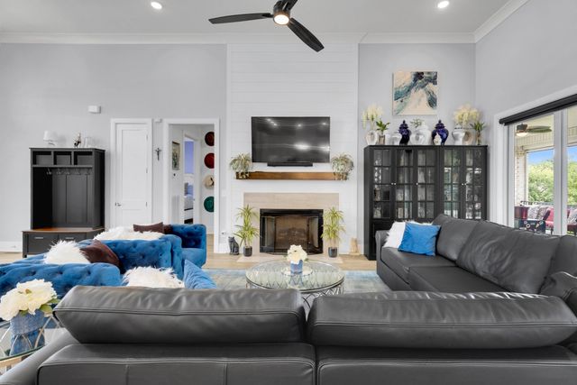1012 Keeneland Dr, Gallatin, TN 37066