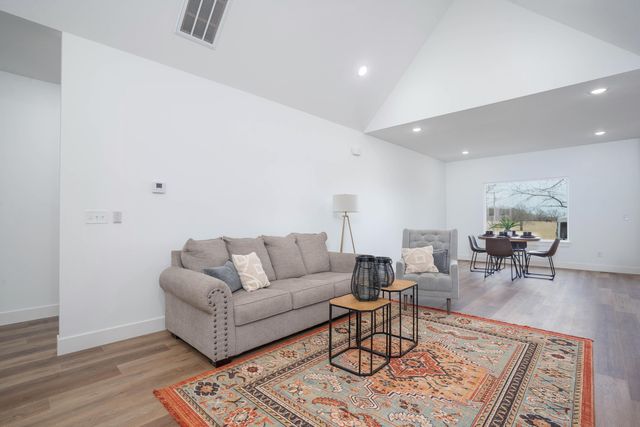145 E Clayton Lane, Republic, MO 65738