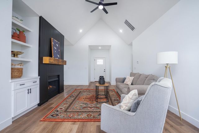 145 E Clayton Lane, Republic, MO 65738