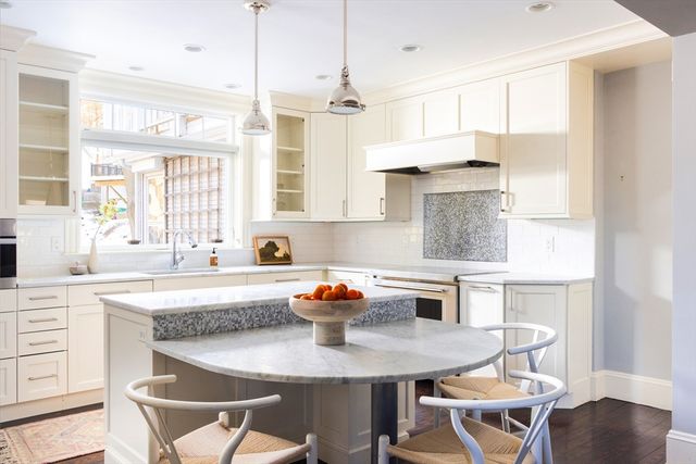 26 Knowles 26, Newton, MA 02459