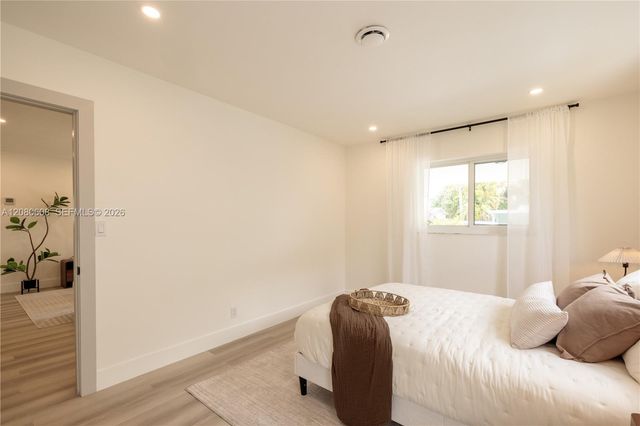4401 NE 13th Avenue, Oakland Park, FL 33334