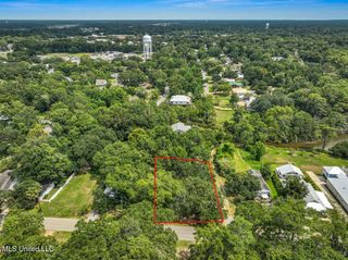 408 Magnolia Avenue, Ocean Springs, MS 39564
