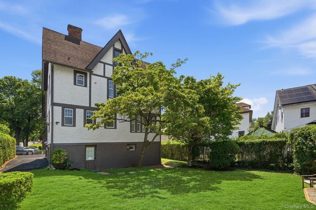 184 W Post Road, White Plains, NY 10606