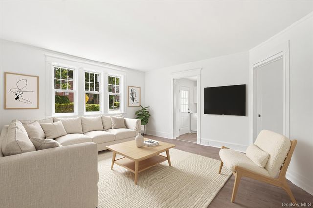 184 W Post Road, White Plains, NY 10606