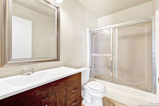 6711 Spring Hollow, San Antonio, TX 78249