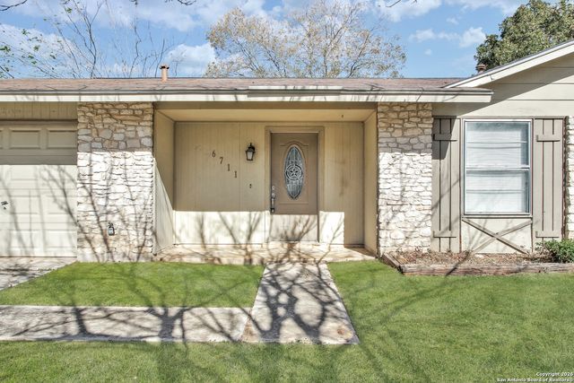 6711 Spring Hollow, San Antonio, TX 78249