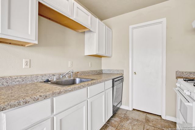 6711 Spring Hollow, San Antonio, TX 78249