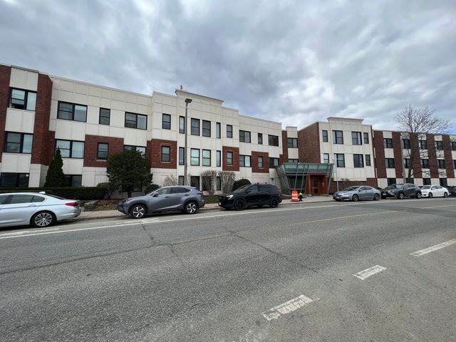 99 Chestnut Hill 105, Boston, MA 02135