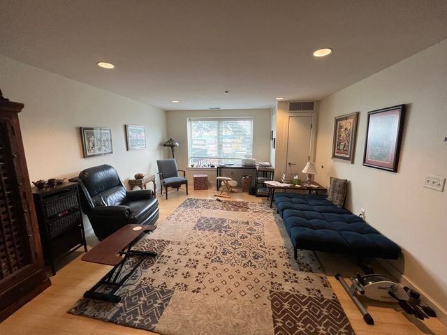 99 Chestnut Hill 105, Boston, MA 02135