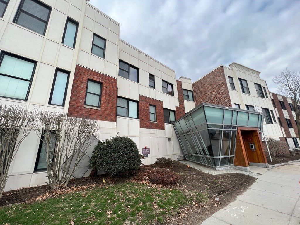 99 Chestnut Hill 105, Boston, MA 02135