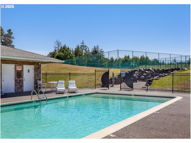 89062 PINEHURST Rd, Gearhart, OR 97138