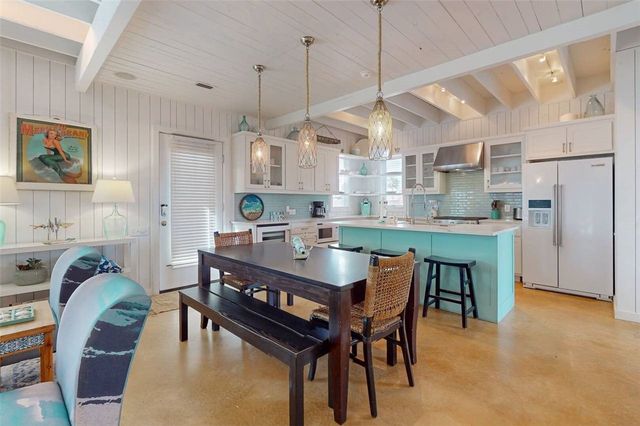 307 E Avenue G 6, Port Aransas, TX 78373