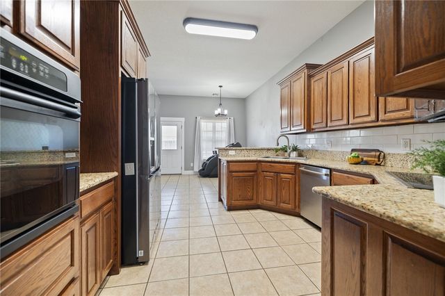 1406 N Latisha Lane, Siloam Springs, AR 72761