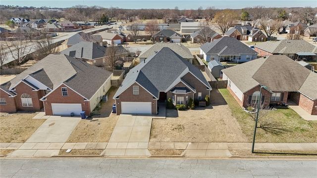 1406 N Latisha Lane, Siloam Springs, AR 72761