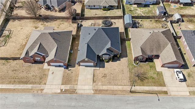 1406 N Latisha Lane, Siloam Springs, AR 72761