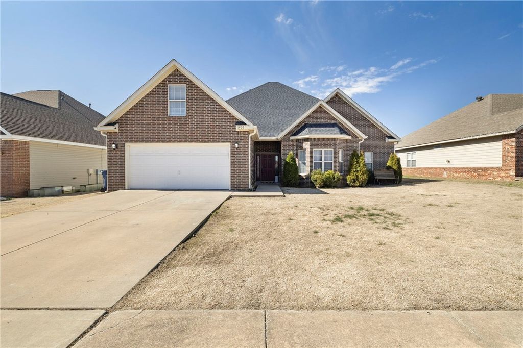 1406 N Latisha Lane, Siloam Springs, AR 72761