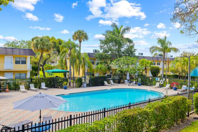 5162 NE 6th Avenue 317, Oakland Park, FL 33334