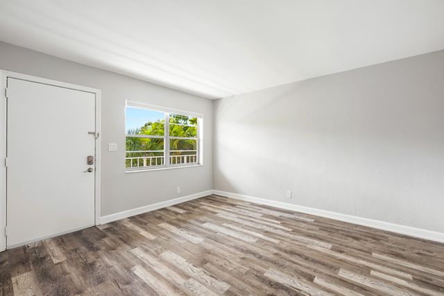 5162 NE 6th Avenue 317, Oakland Park, FL 33334