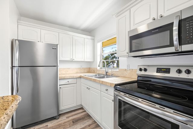5162 NE 6th Avenue 317, Oakland Park, FL 33334