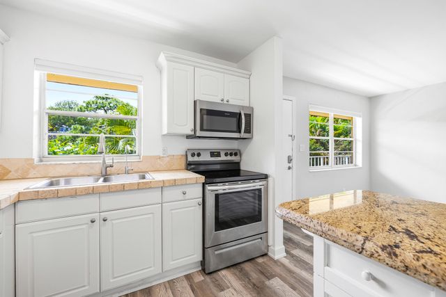 5162 NE 6th Avenue 317, Oakland Park, FL 33334