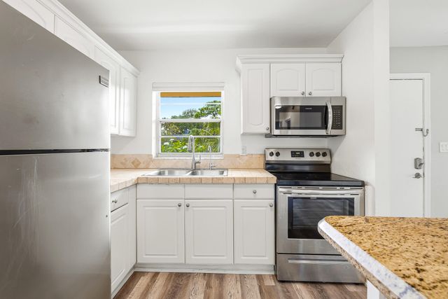 5162 NE 6th Avenue 317, Oakland Park, FL 33334