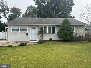 413 HOLMES DR, Burlington, NJ 08016