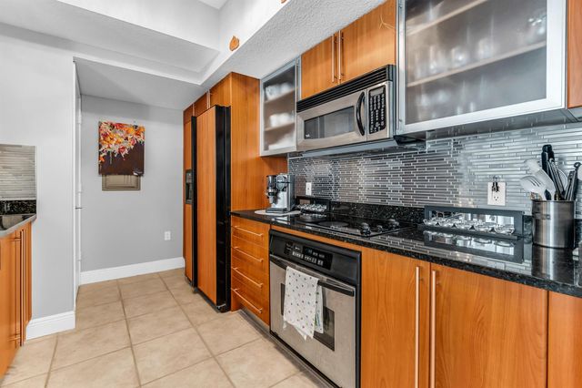 1551 N FLAGLER Drive 817, West Palm Beach, FL 33401