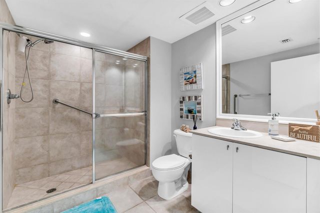 1551 N FLAGLER Drive 817, West Palm Beach, FL 33401