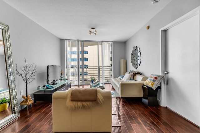 1551 N FLAGLER Drive 817, West Palm Beach, FL 33401
