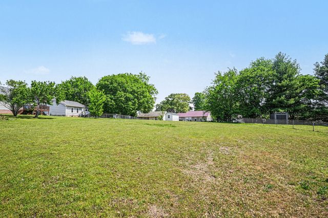 1057 Princeton Ct, Clarksville, TN 37042