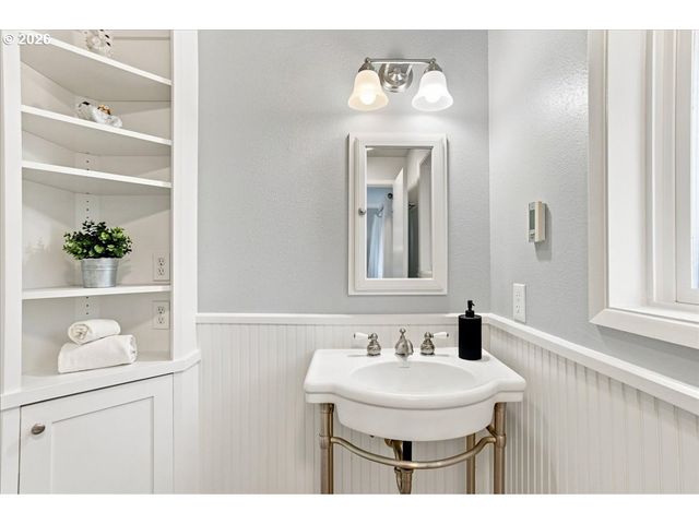 1531 S DOGWOOD St, Cornelius, OR 97113