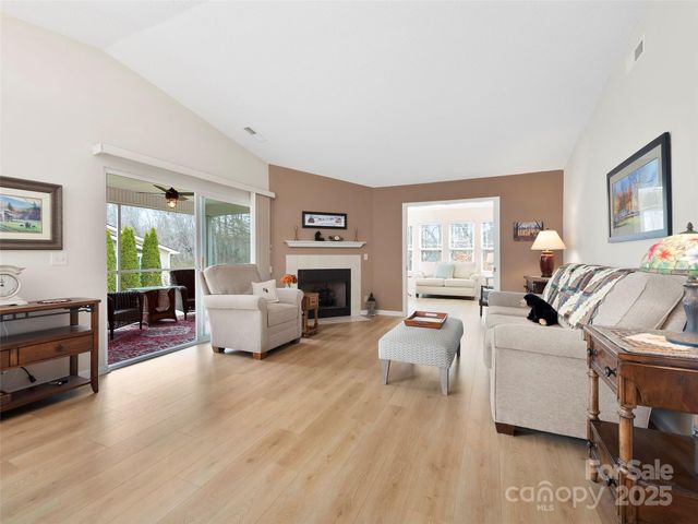 3901 Wood Duck Way, Hendersonville, NC 28792