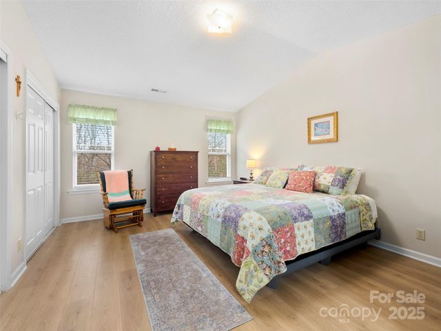 3901 Wood Duck Way, Hendersonville, NC 28792