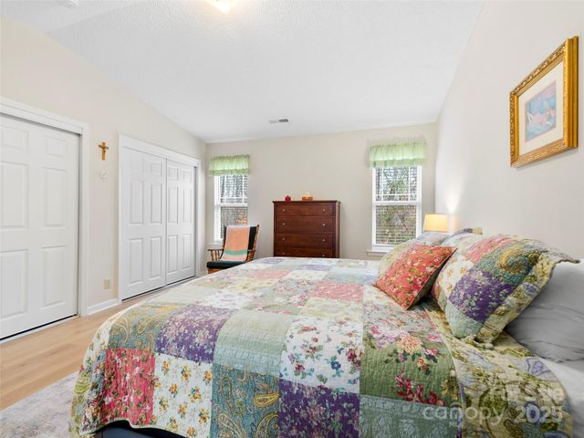 3901 Wood Duck Way, Hendersonville, NC 28792