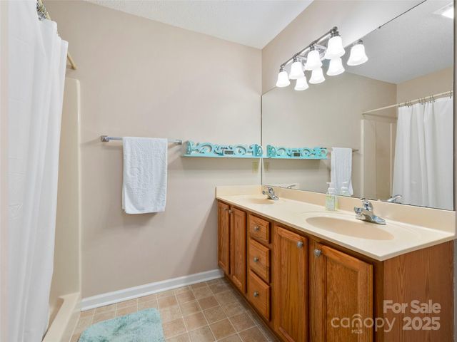 3901 Wood Duck Way, Hendersonville, NC 28792