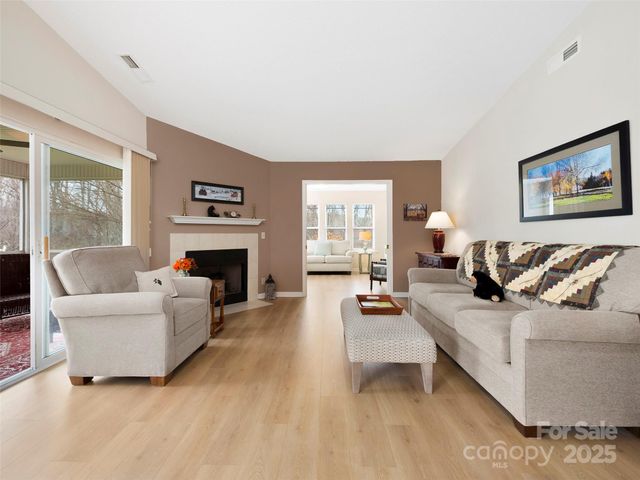 3901 Wood Duck Way, Hendersonville, NC 28792