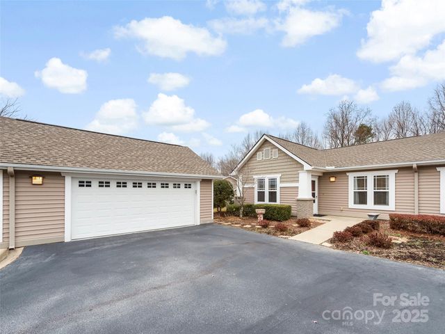 3901 Wood Duck Way, Hendersonville, NC 28792