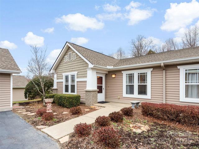 3901 Wood Duck Way, Hendersonville, NC 28792