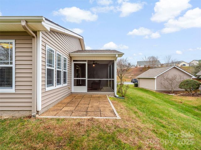 3901 Wood Duck Way, Hendersonville, NC 28792