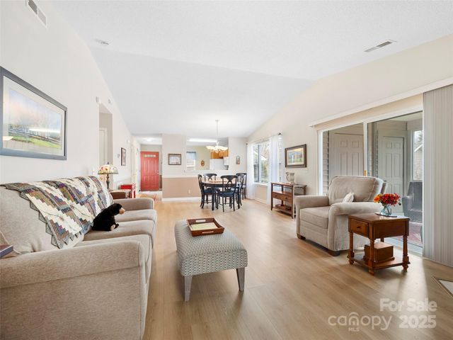 3901 Wood Duck Way, Hendersonville, NC 28792