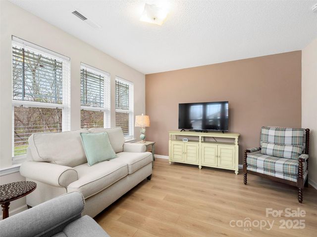 3901 Wood Duck Way, Hendersonville, NC 28792